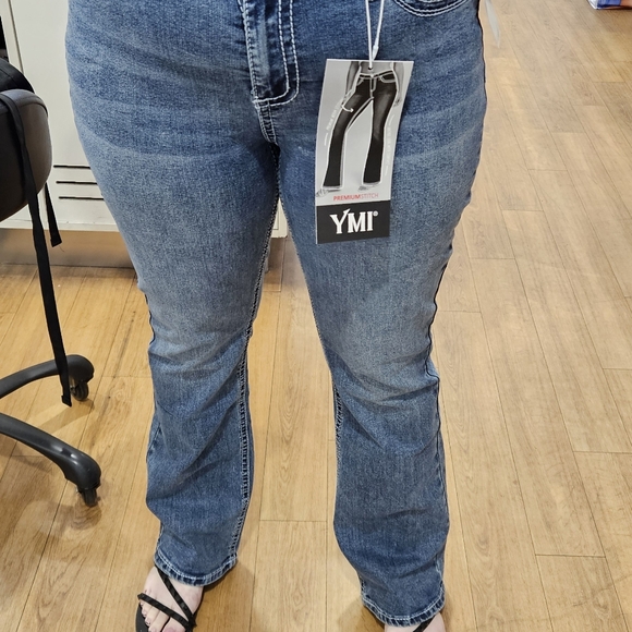 Stylish Blue Denim Jeans - Picture 3 of 3